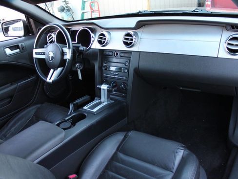 Used 2005 Ford Mustang GT Premium image 27