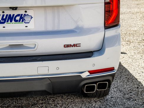 Used 2025 GMC Yukon XL Denali AWD/4WD image 18