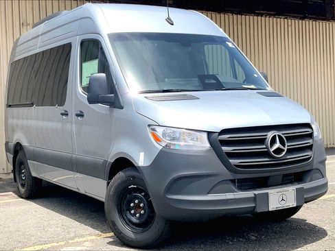 Used 2025 Mercedes-Benz Sprinter 2500 image 3
