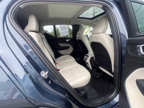 Used 2022 Volvo XC40 T5 Momentum w/ Premium Package AWD/4WD image 30