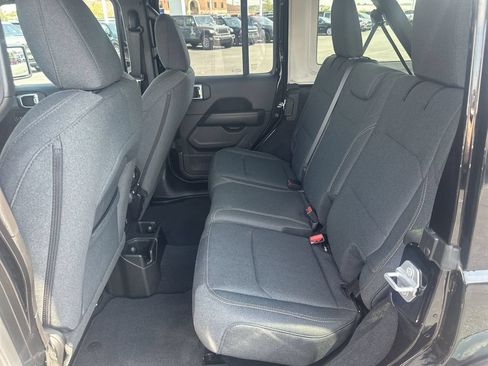 Used 2026 Jeep Wrangler Unlimited Sahara AWD/4WD image 28