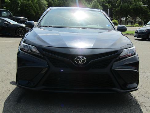 Used 2021 Toyota Camry SE FWD image 2