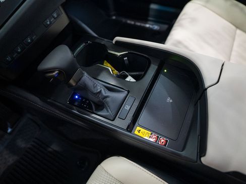 New 2025 Lexus ES 350 w/ Premium Package image 18