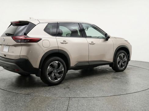 Used 2025 Nissan Rogue SV AWD/4WD image 9