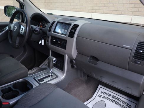 Used 2008 Nissan Pathfinder S AWD/4WD image 25
