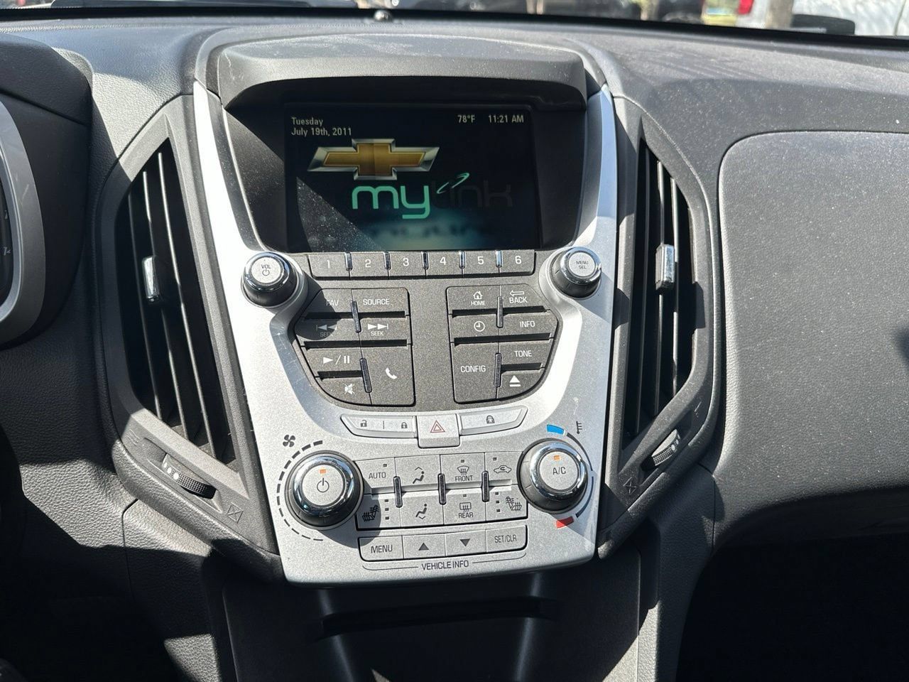 Used 2012 Chevrolet Equinox LTZ FWD image 18