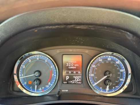 Used 2019 Toyota Corolla LE image 15