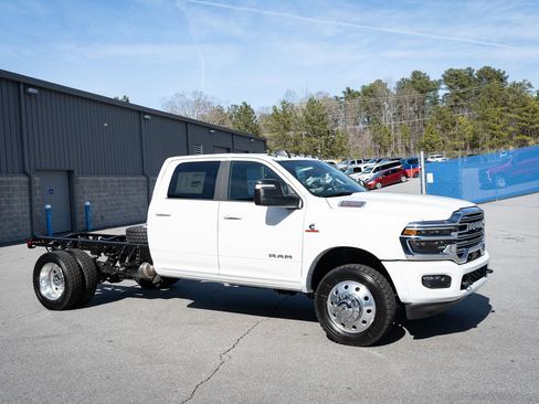 New 2026 RAM 4500 Tradesman w/ Laramie Trim Package image 11
