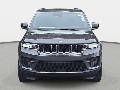 New 2025 Jeep Grand Cherokee Laredo image 2