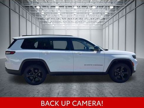 Used 2023 Jeep Grand Cherokee L Limited w/ Black Appearance Package AWD/4WD image 5