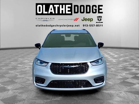 New 2026 Chrysler Pacifica Select image 10