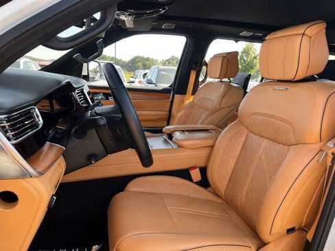 Used 2022 Jeep Grand Wagoneer Series III w/ Rear Seat Video Group 1 AWD/4WD image 11