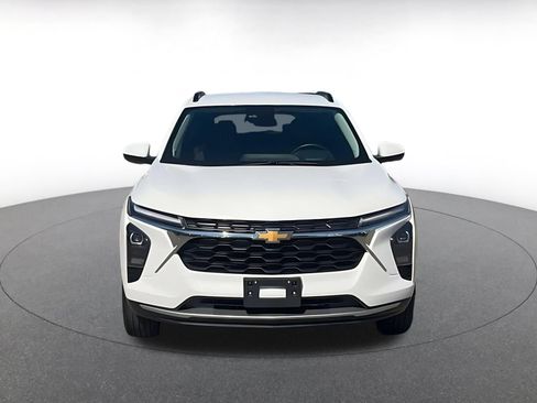 Used 2025 Chevrolet Trax LT w/ LT Convenience Package FWD image 3