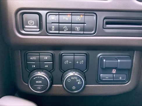 Used 2024 Chevrolet Tahoe Z71 w/ Z71 Off-Road Package image 28