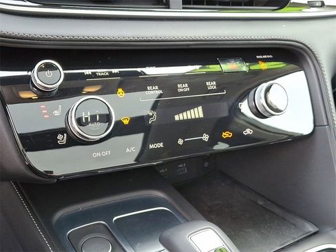 Certified 2025 INFINITI QX60 Luxe image 18