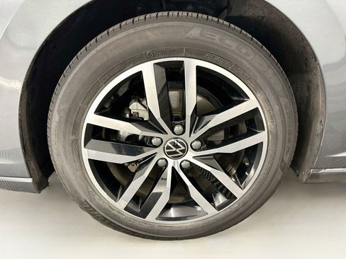 Used 2025 Volkswagen Jetta SE FWD image 36