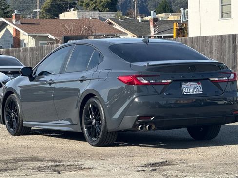 Used 2025 Toyota Camry SE image 6