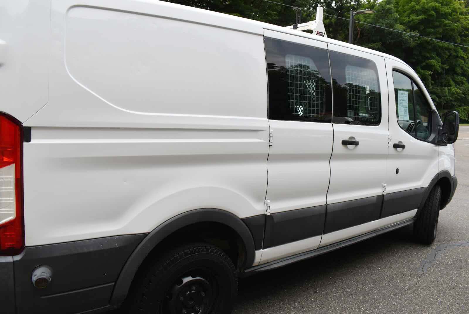 Used 2017 Ford Transit 250 130 Low Roof w/ Exterior Upgrade Package RWD image 27