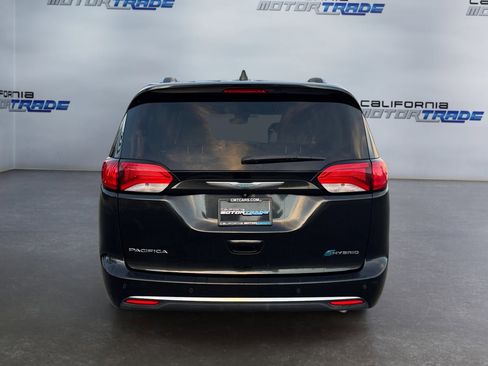 Used 2017 Chrysler Pacifica Platinum image 6