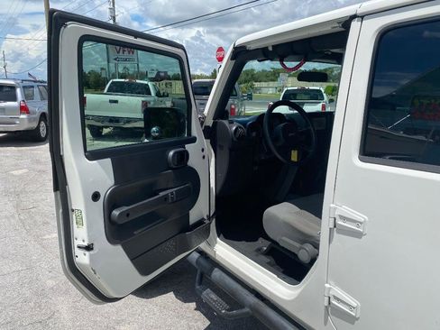 Used 2008 Jeep Wrangler Unlimited Rubicon w/ PWR Convenience Group AWD/4WD image 12