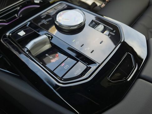 New 2026 BMW 550e xDrive w/ Premium Package image 9