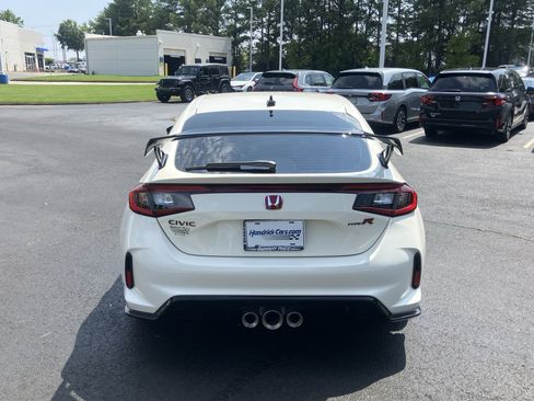 Used 2025 Honda Civic Type R image 9