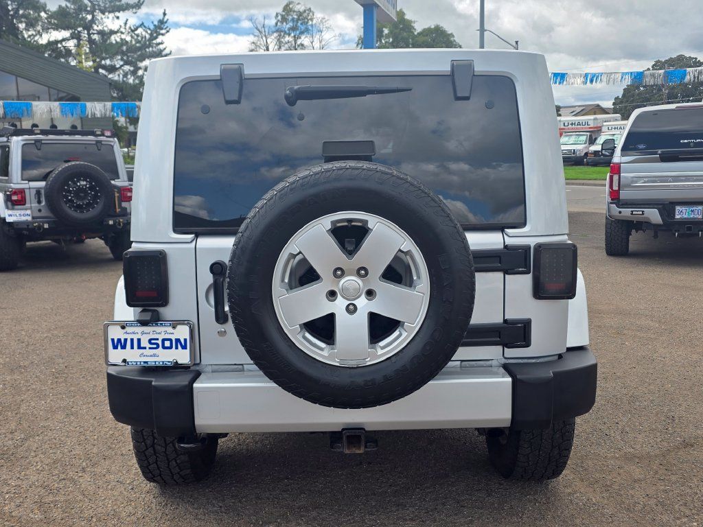 Used 2011 Jeep Wrangler Unlimited Sahara w/ Connectivity Group AWD/4WD image 8