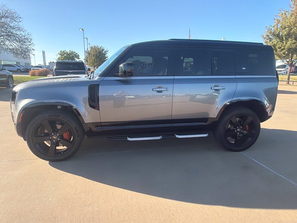 Used 2023 Land Rover Defender 110 X AWD/4WD image 2
