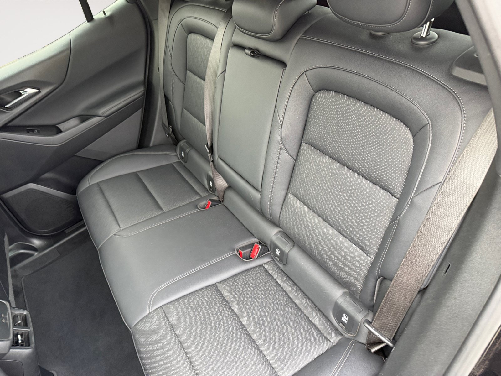 Used 2025 Chevrolet Equinox LT w/ Convenience Package II FWD image 13