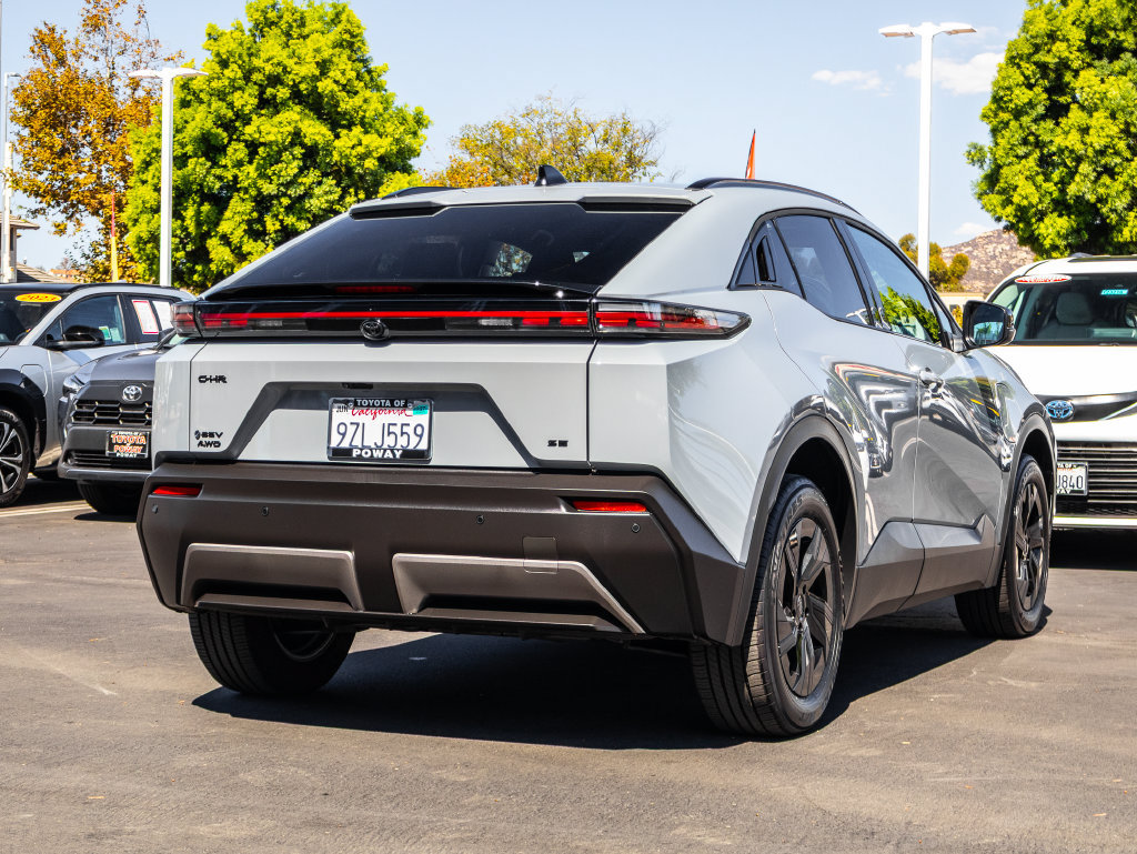 Used 2026 Toyota C-HR AWD/4WD image 9