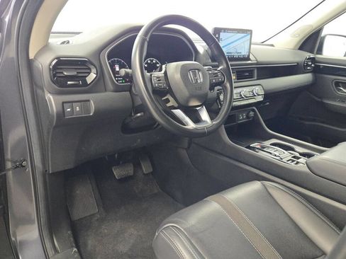 Used 2025 Honda Pilot Touring image 26