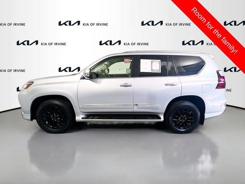 Used 2017 Lexus GX 460 Luxury w/ Preferred Accessory Package AWD/4WD image 4