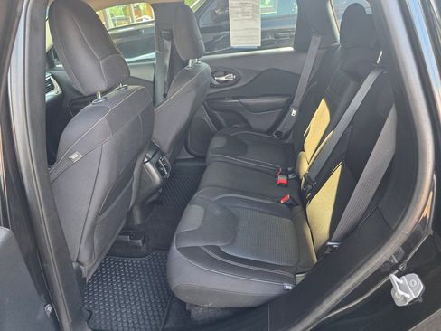 Used 2015 Jeep Cherokee Latitude w/ Comfort/Convenience Group image 9