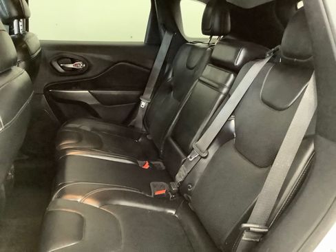 Used 2019 Jeep Cherokee Limited AWD/4WD image 8