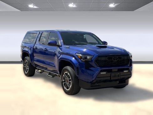 Used 2025 Toyota Tacoma TRD Sport AWD/4WD image 7