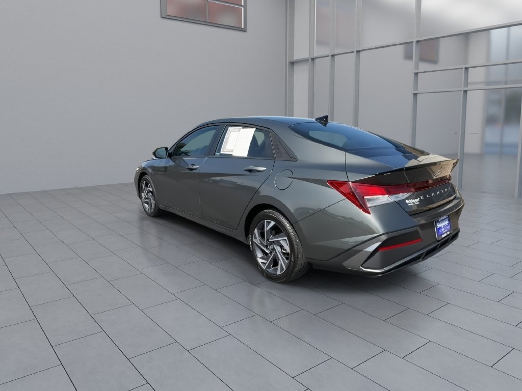 Used 2025 Hyundai Elantra Sport FWD image 6