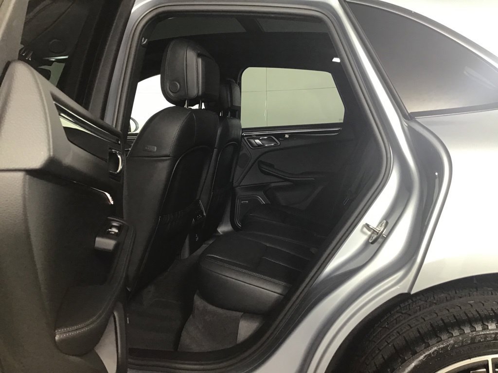 Certified 2026 Porsche Macan AWD/4WD image 26