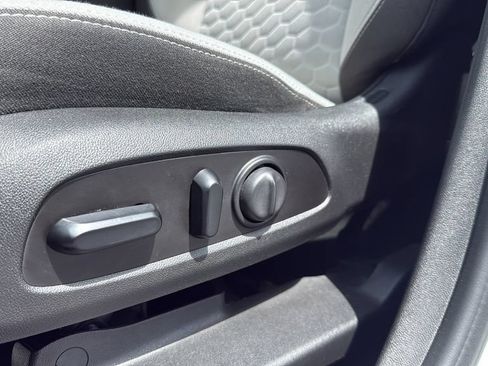 Used 2020 Chevrolet Equinox LT FWD image 16