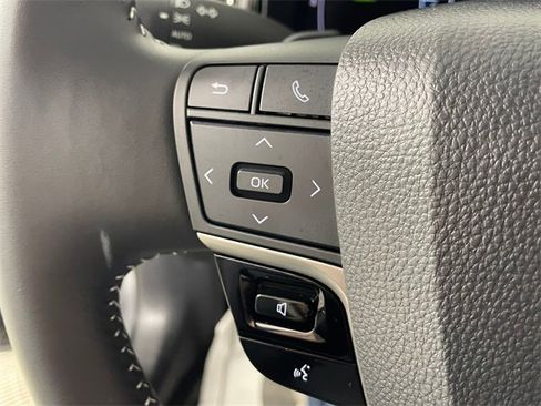 Used 2025 Toyota Camry SE image 12