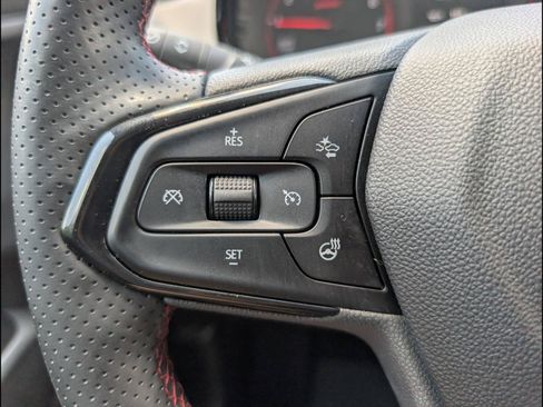 Used 2024 Chevrolet Trax RS w/ Sunroof Package FWD image 18