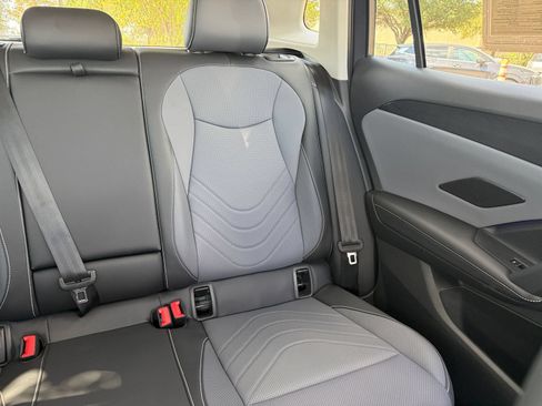 Used 2026 Volkswagen Tiguan SE FWD image 38
