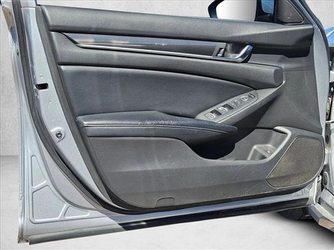 Used 2018 Honda Accord Sport image 9