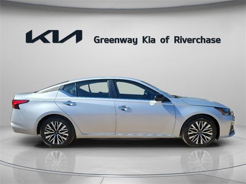 Used 2024 Nissan Altima 2.5 SV image 7