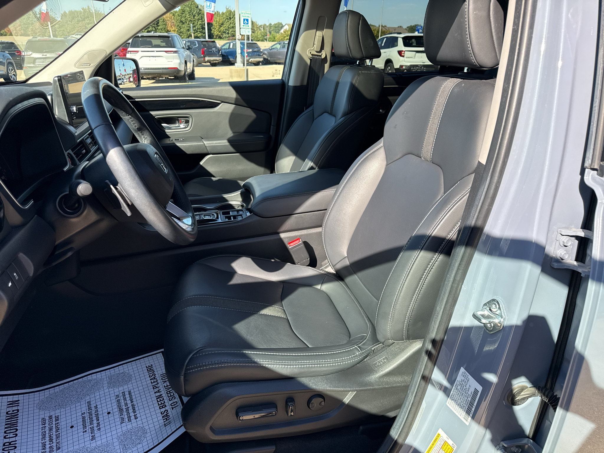 Used 2025 Honda Pilot Touring image 11