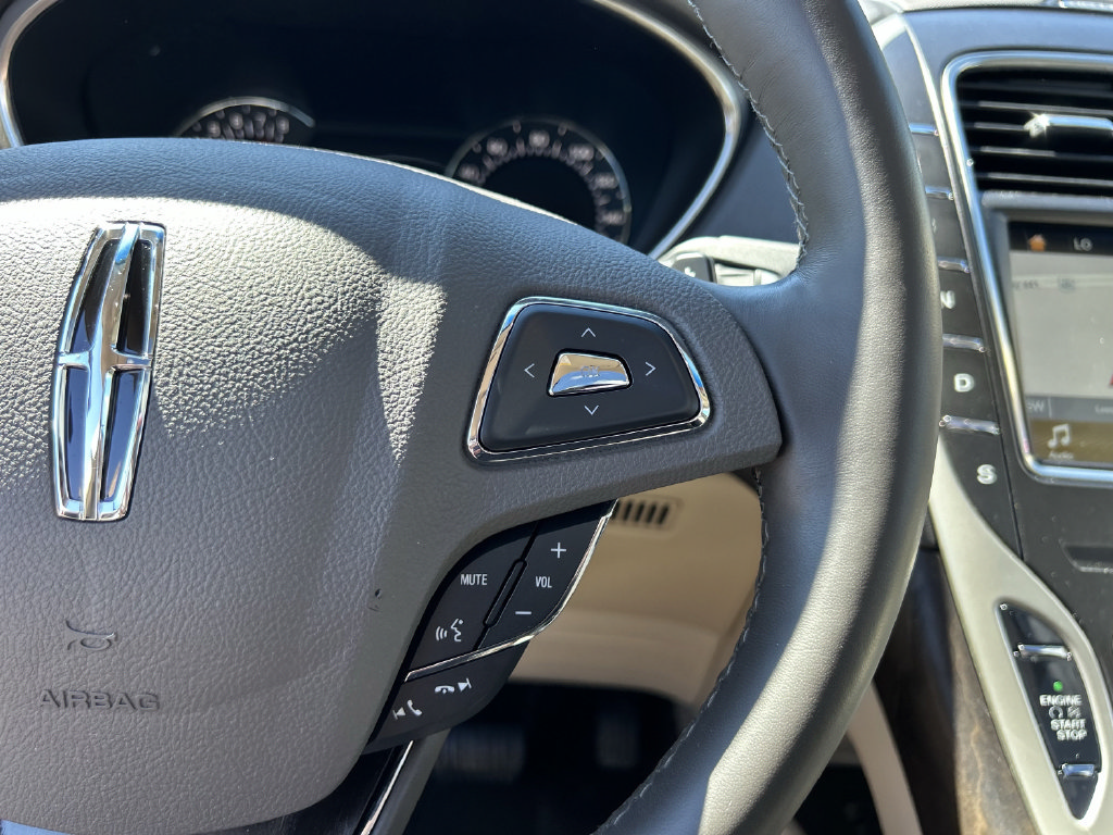 Used 2018 Lincoln MKX Reserve w/ Driver Assistance Package FWD image 32