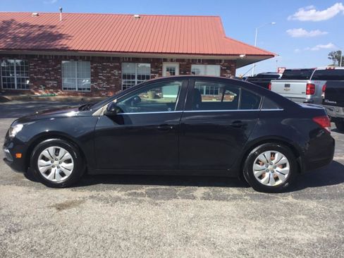 Used 2016 Chevrolet Cruze LT w/ Sun And Sound Package FWD image 2