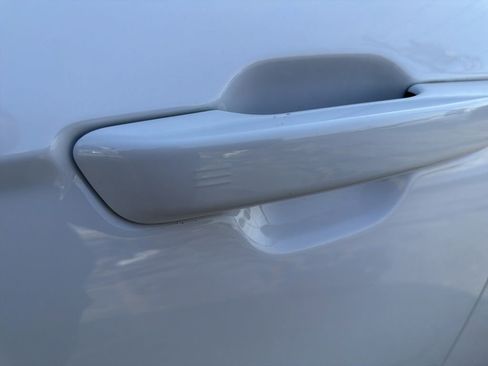 Certified 2023 Jeep Grand Cherokee Limited AWD/4WD image 2