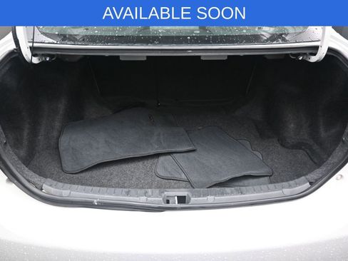 Used 2013 Toyota Corolla LE image 28