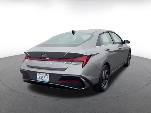 Used 2025 Hyundai Elantra SEL image 14