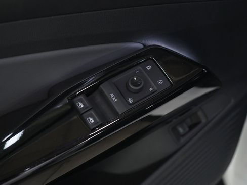 Used 2023 Volkswagen ID.4 Pro S image 19